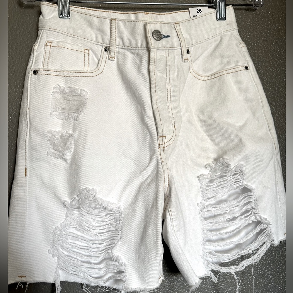 PACSUN HIGH RISE BOYFRIEND SHORTS SIZE 26 WHITE RIPPED JEAN SHORTS